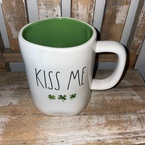Rae Dunn ☘️KISS ME☘️ mug